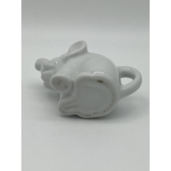 Vintage Glossy White Ceramic Miniature Elephant Personal Creamer Kitchen Serware - Picture 5 of 6